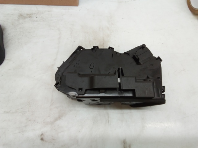 5TB837015 VAG Замок водительской двери купить в Запорожье
