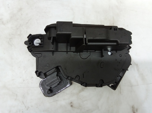 VAG 5TB837015 Замок водительской двери в наличии Тернополь