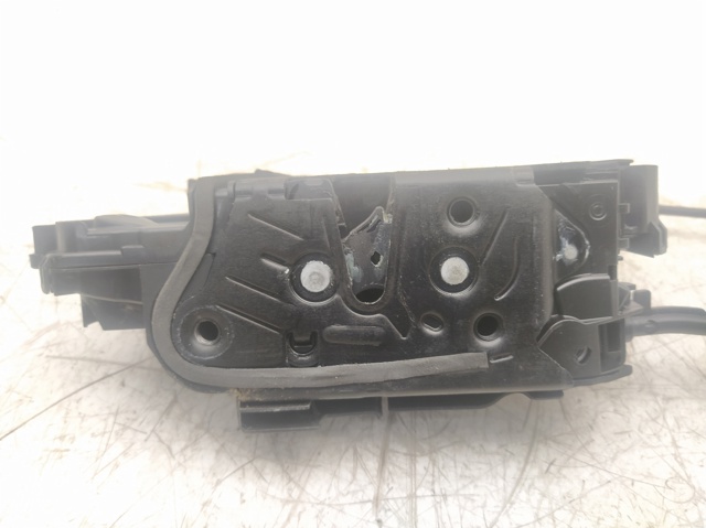 Fecho da porta dianteira esquerda 5TB837015C VAG