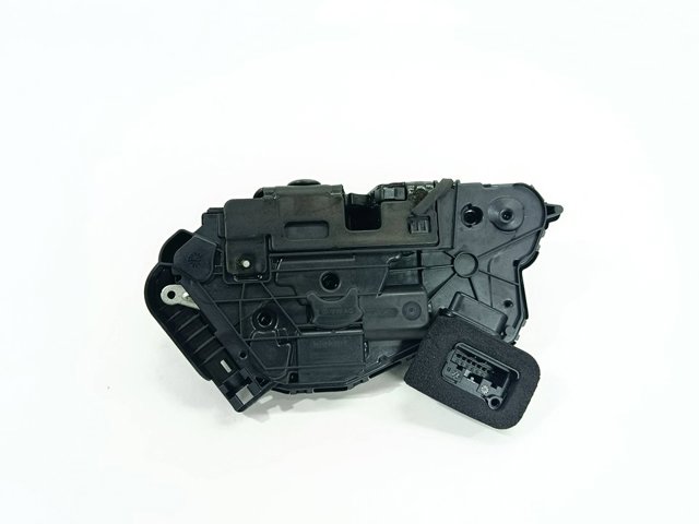 Fecho da porta dianteira esquerda 5TB837015C VAG