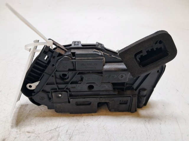 5TB837016B VAG Замок двери передней правой купить в Николаев