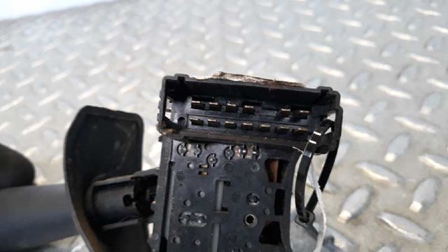 RENAULT 6001551358 Правый подрулевой переключатель в наличии Полтава