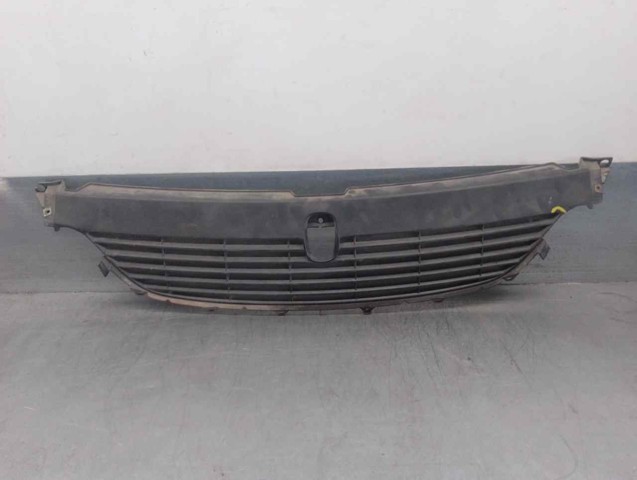 RENAULT 6025300465 Решетка радиатора в наличии Ужгород