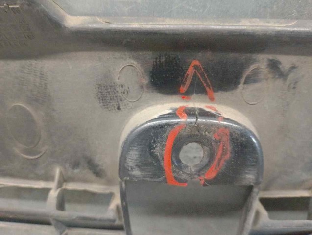 6025300465 RENAULT Решетка радиатора купить в Украина