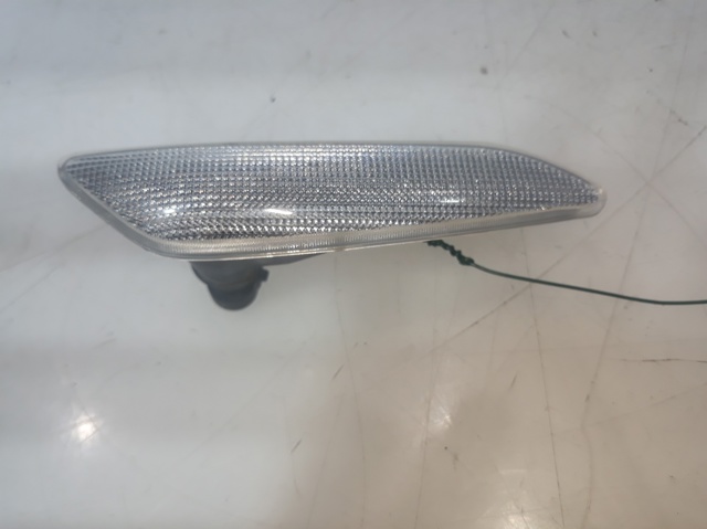 Luz intermitente no pára-lama esquerdo 60686517 Peugeot/Citroen