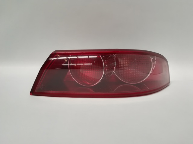 Luz traseira direita para Alfa Romeo 159 1.9 JTDM 8V (939axe1B) 939A1000 60691363