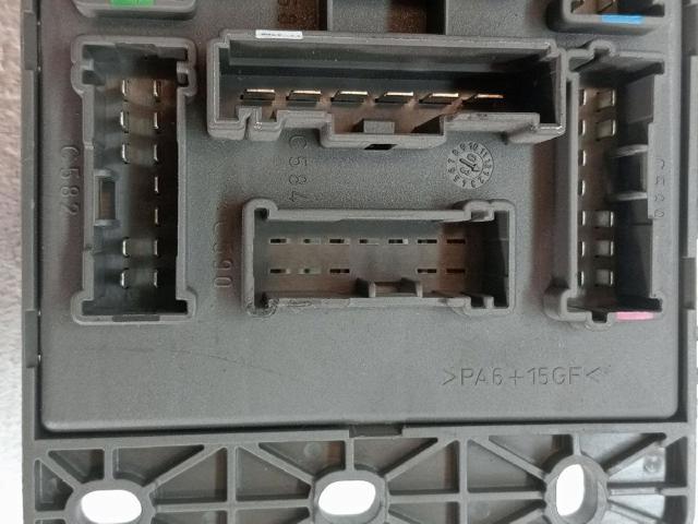 61136906600 BMW Блок предохранителей задний салонный купить в Ирпень