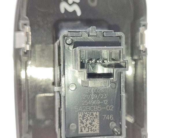 61315A2BCB5 BMW Кнопка включения мотора стеклоподъемника задняя купить в Ровно