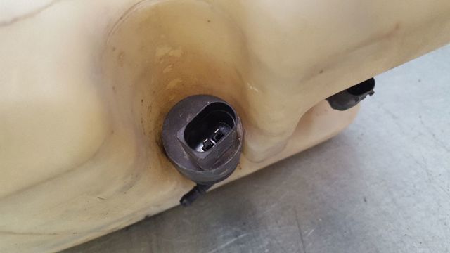 BMW 61668352898 Бачок омывателя в наличии Украина