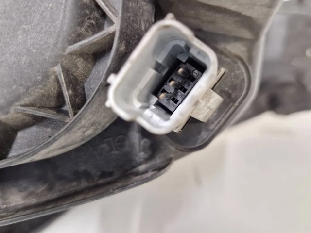 6206A0 PEUGEOT Правая фара купить в Ужгород