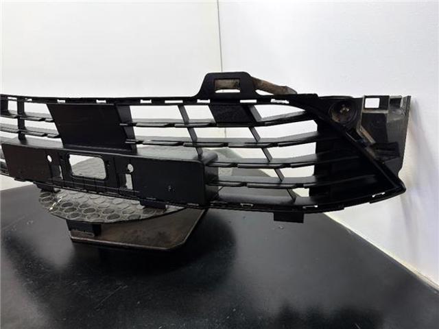 622541469R RENAULT Решетка бампера переднего центральная купить в Чернигов
