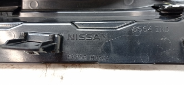 62256HV20A NISSAN Решетка бампера переднего правая купить в Харьков