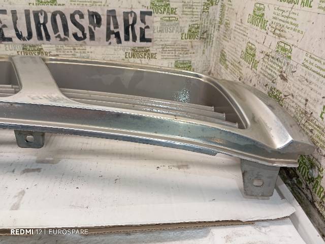 Grelha do radiador Nissan Patrol Y61