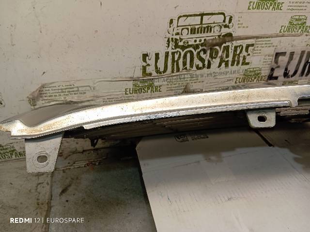 Grelha do radiador Nissan Patrol Y61