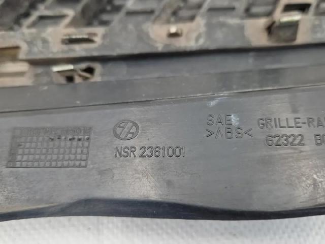 NISSAN 62320BG00A Решетка радиатора правая в наличии Украина