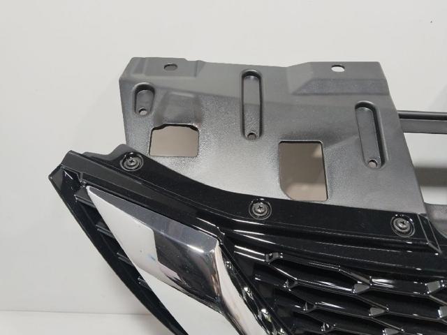62398HV80A NISSAN Решетка радиатора купить в Николаев