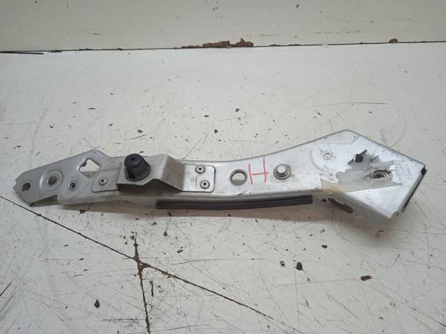 Consola (adaptador) de fixação da luz dianteira esquerda 625135212R Renault (RVI)