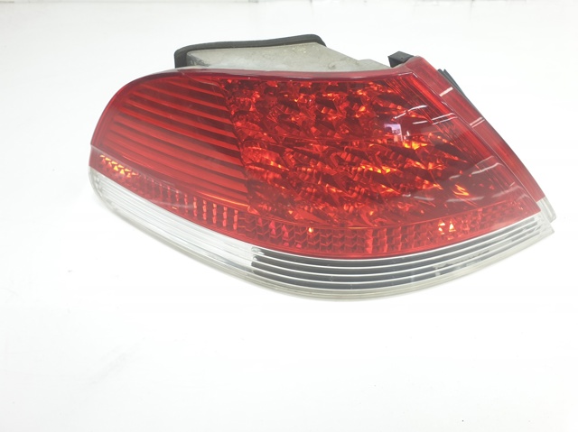 Lanterna traseira esquerda externa 63216914285 BMW