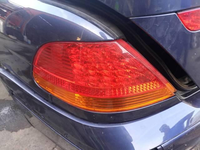 Lanterna traseira esquerda externa 63217164733 BMW