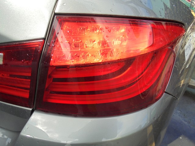 Lanterna traseira direita externa 63217203230 BMW