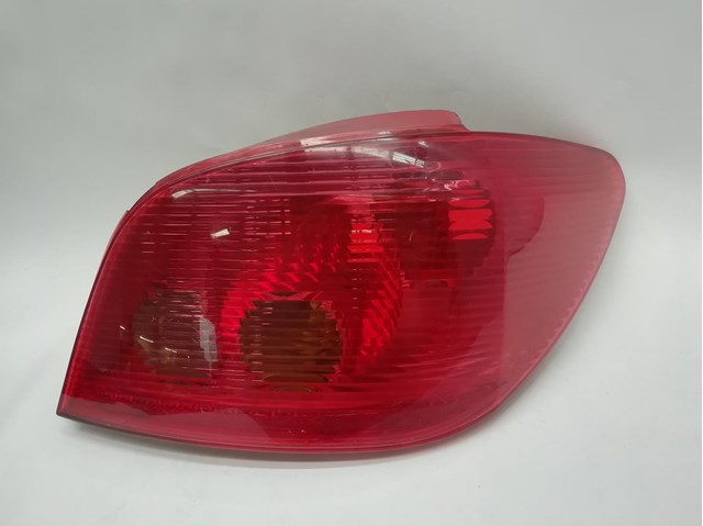 Luz traseira direita para Peugeot 206 sedan (2007-...) 1.4 kfv(tu3a)kfw(tu3jp) 6351P3