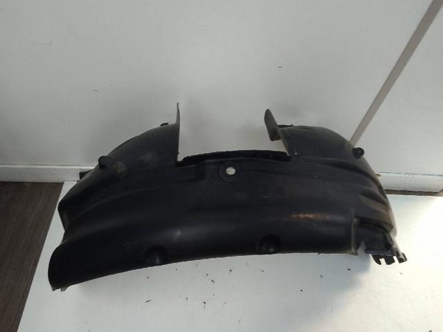 Guarda-barras direito do pára-lama dianteiro 638402753R RENAULT