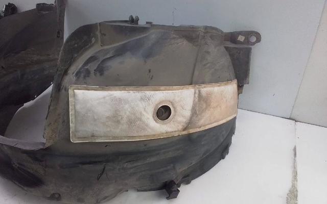 Guarda-barras direito do pára-lama dianteiro 638402753R RENAULT