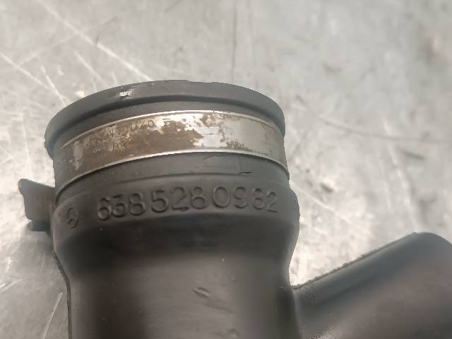 6385280982 MERCEDES Выпускной патрубок воздушного фильтра купить в Тернополь