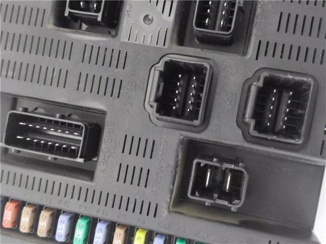 Unidade de dispositivos de segurança Peugeot Expert VF