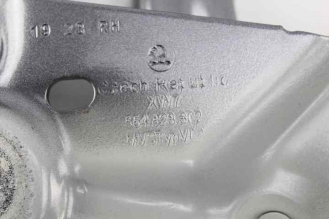 VAG 654823302 Петля капота правая в наличии Ужгород