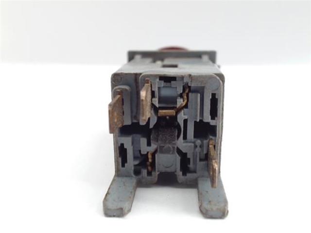 Botão de ativação do sinal de emergência Peugeot 306 7B