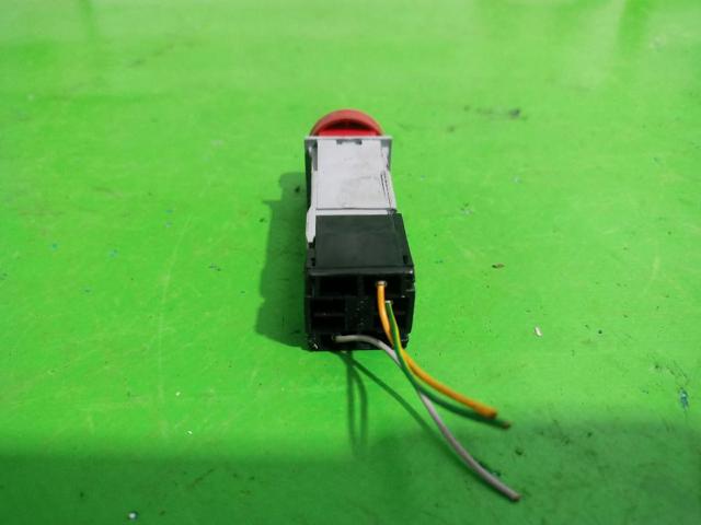 Botão de ativação do sinal de emergência Peugeot 306 7B