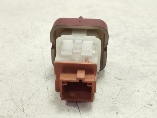 Botão de ativação do sinal de emergência Peugeot 407 6E