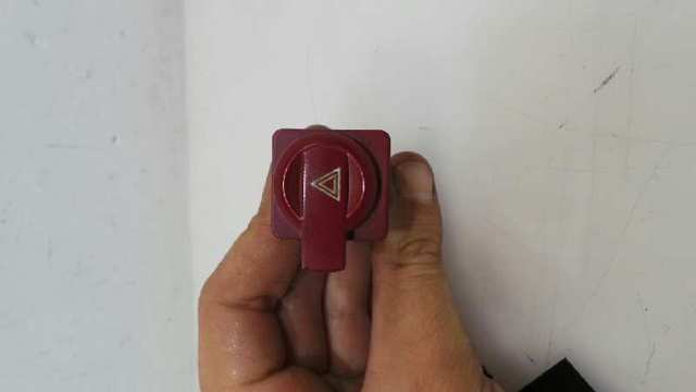 Botão de ativação do sinal de emergência Citroen C4 1 LC