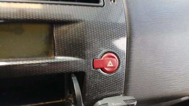 Botão de ativação do sinal de emergência Citroen C4 1 LC