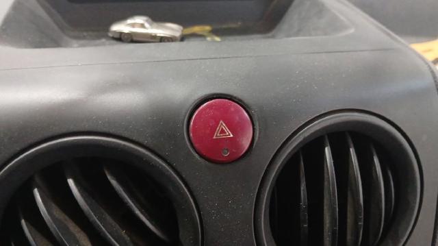 Botão de ativação do sinal de emergência Citroen Berlingo M