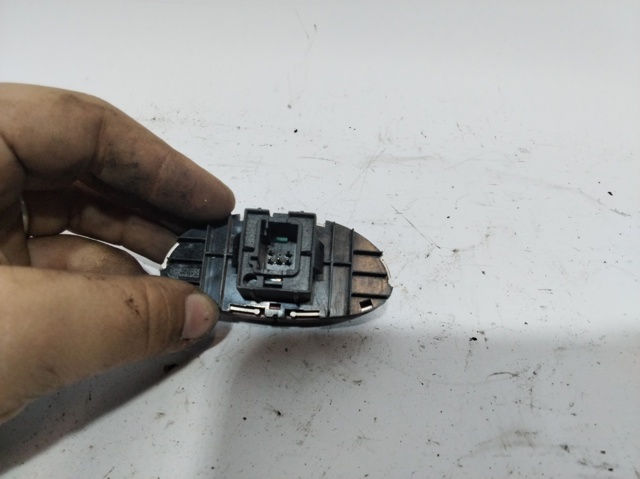 Botão de ativação do sinal de emergência Peugeot 206 2E, K