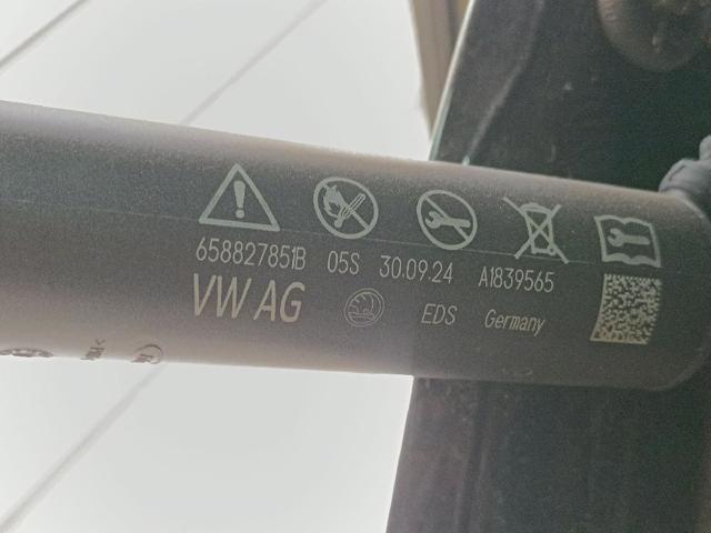 VAG 658827851B Амортизатор багажника в наличии Львов