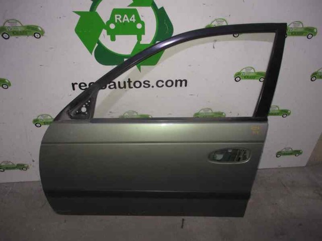 Porta dianteira esquerda 6700205030 Toyota