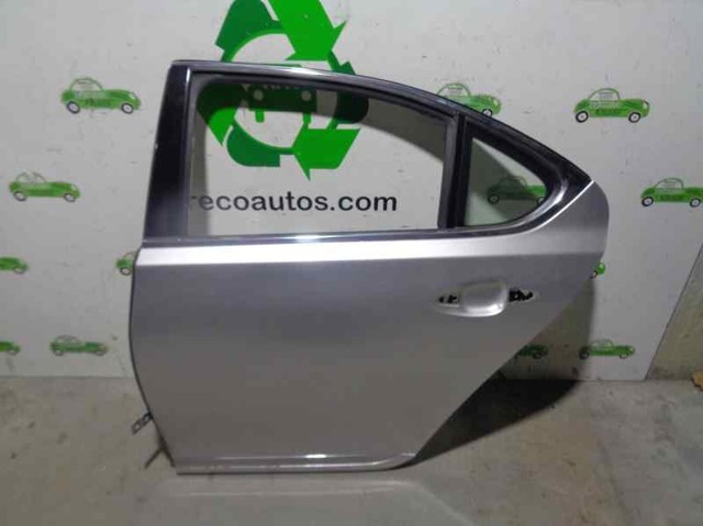 Porta traseira esquerda 6700450060 Toyota