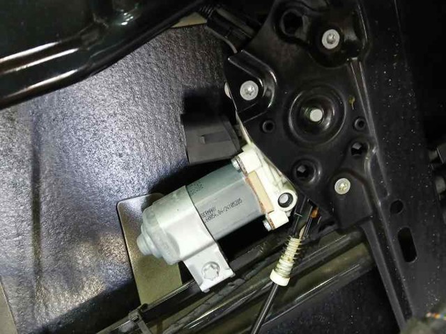67626981141 BMW Мотор стеклоподъемника двери передней левой купить в Тернополь