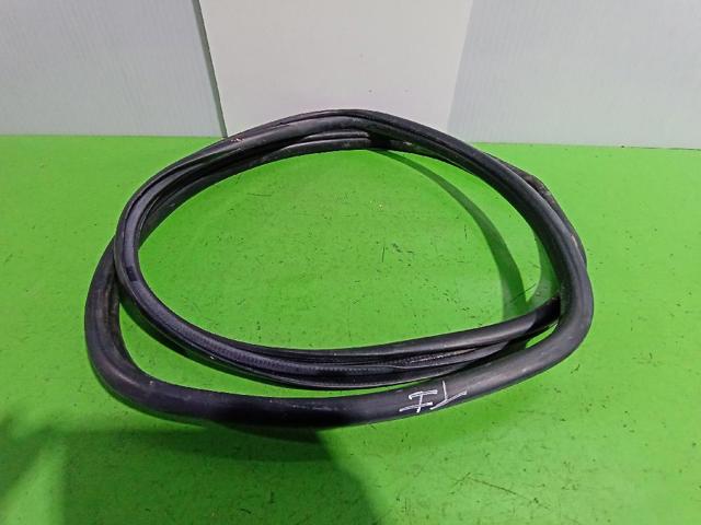 6787202210 TOYOTA Уплотнитель двери задней левой (на двери) купить в Ирпень