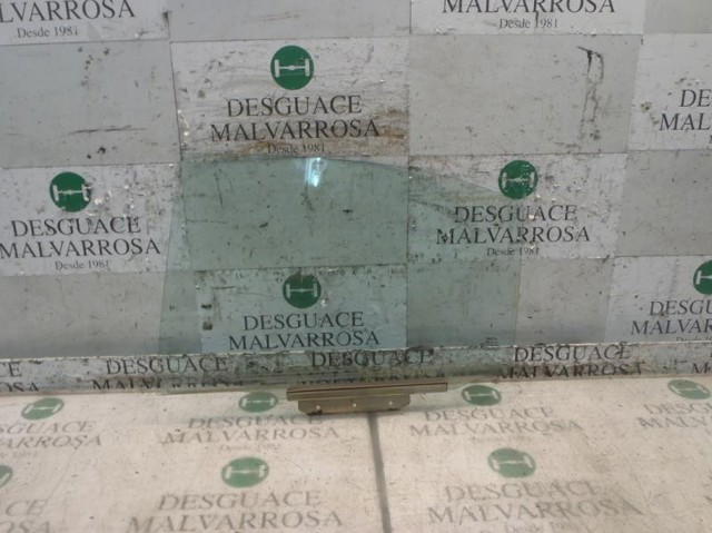 Vidro da porta traseira esquerda 6810405100 Toyota