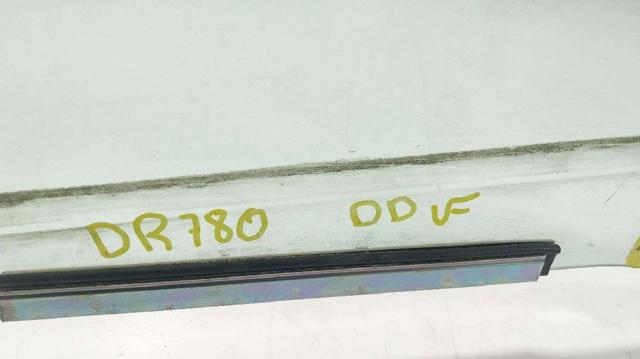 681100D191 Стекло двери передней правой купить Запорожье