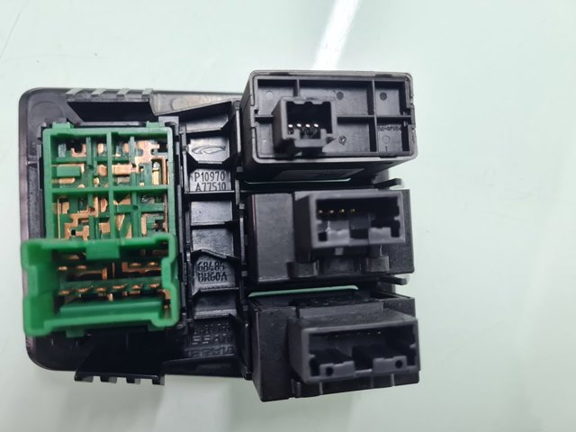 68485BR60A NISSAN купить в Черновцы