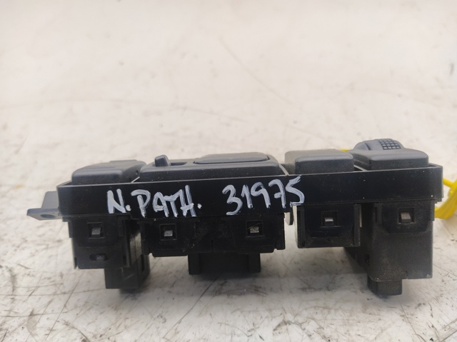 NISSAN 68492EB300 в наличии Одесса