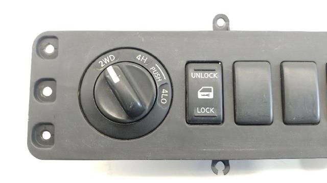 68492EB300 NISSAN купить в Киев