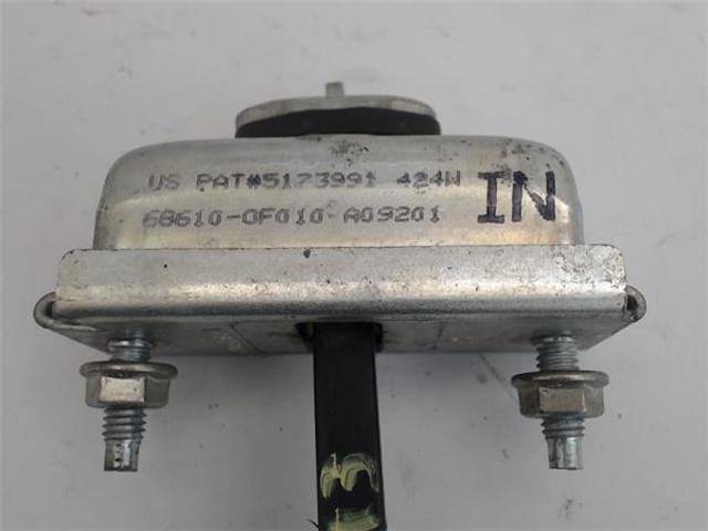 686100F010 TOYOTA Ограничитель открывания двери передний левый купить в Киев