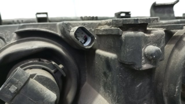 6902746 BMW Фара правая купить в Николаев
