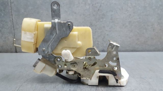 6903048030 TOYOTA Замок передней правой двери купить в Ирпень
